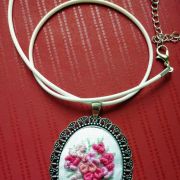 biżuteria-medalion owalny  haft